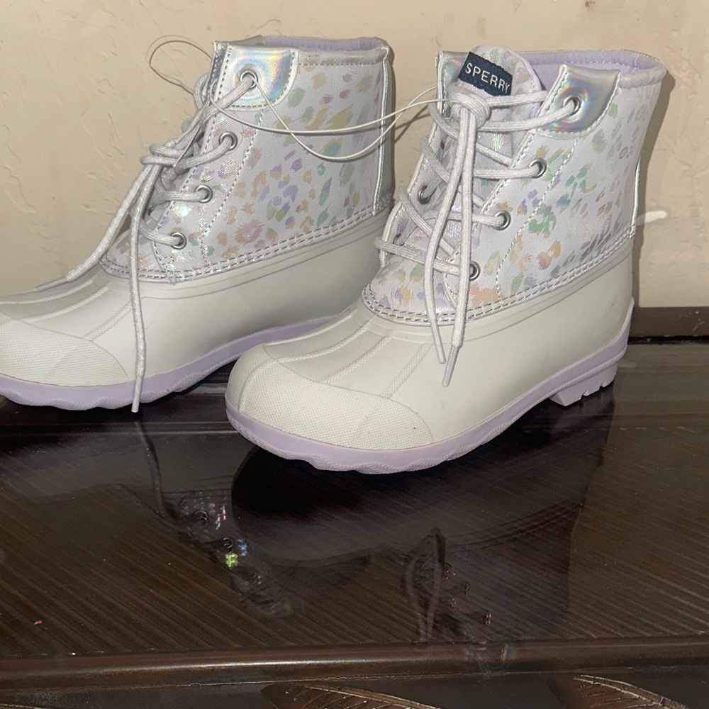 Brand new Sperry Iridescent cheetah print duck boots